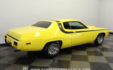 Plymouth-Satellite-1973-Yellow-Black-10