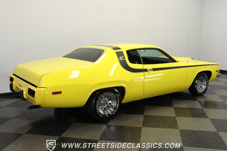 Plymouth-Satellite-1973-Yellow-Black-10
