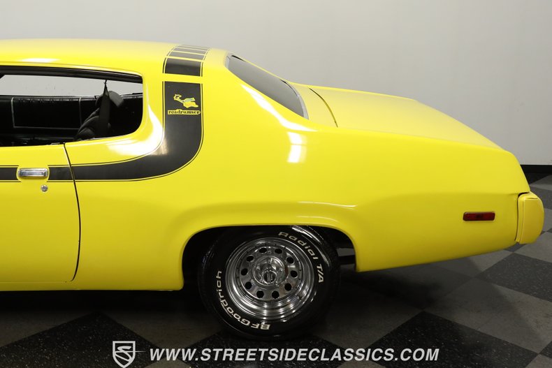 Plymouth-Satellite-1973-Yellow-Black-11