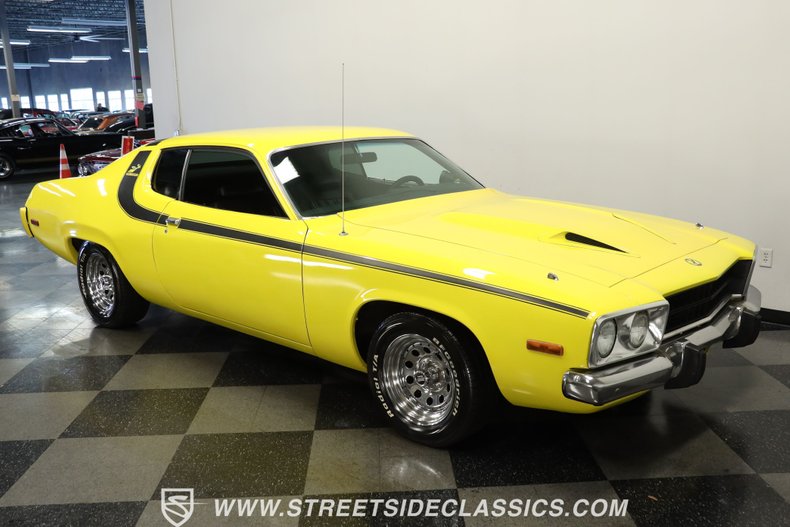 Plymouth-Satellite-1973-Yellow-Black-13