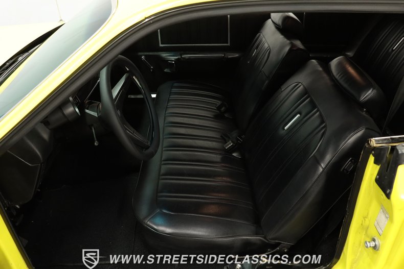 Plymouth-Satellite-1973-Yellow-Black-32