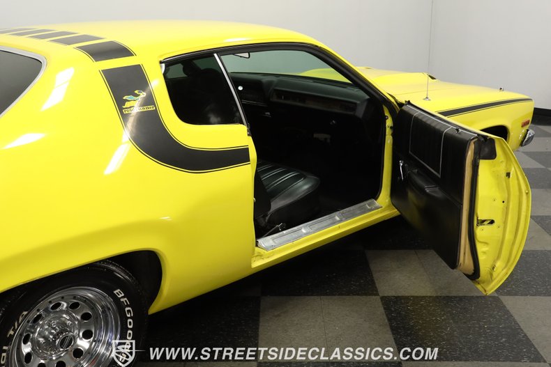 Plymouth-Satellite-1973-Yellow-Black-45