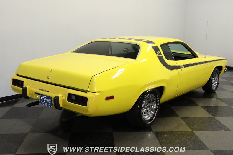 Plymouth-Satellite-1973-Yellow-Black-9