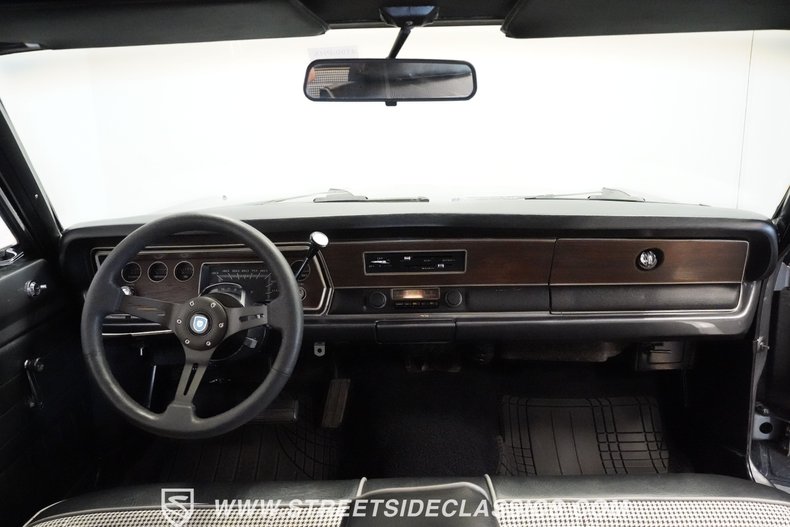 Plymouth-Scamp-1972-Gray-Black-33