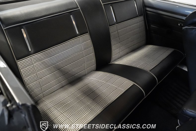 Plymouth-Scamp-1972-Gray-Black-41