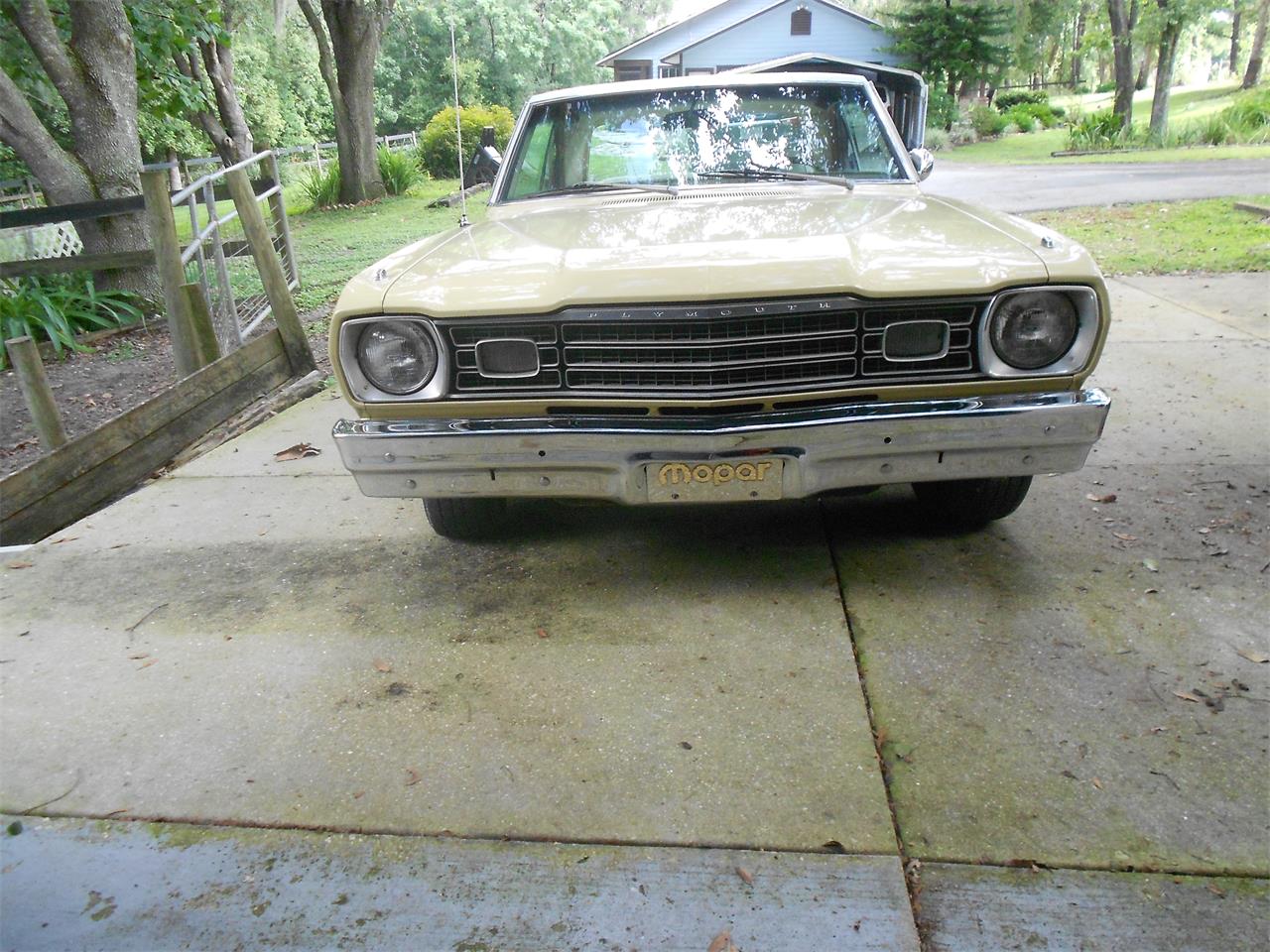 Plymouth-Scamp-1973-Harvest-Gold-White-1