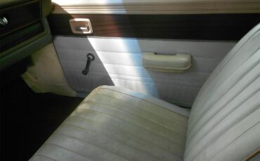 Plymouth-Scamp-1973-Harvest-Gold-White-12