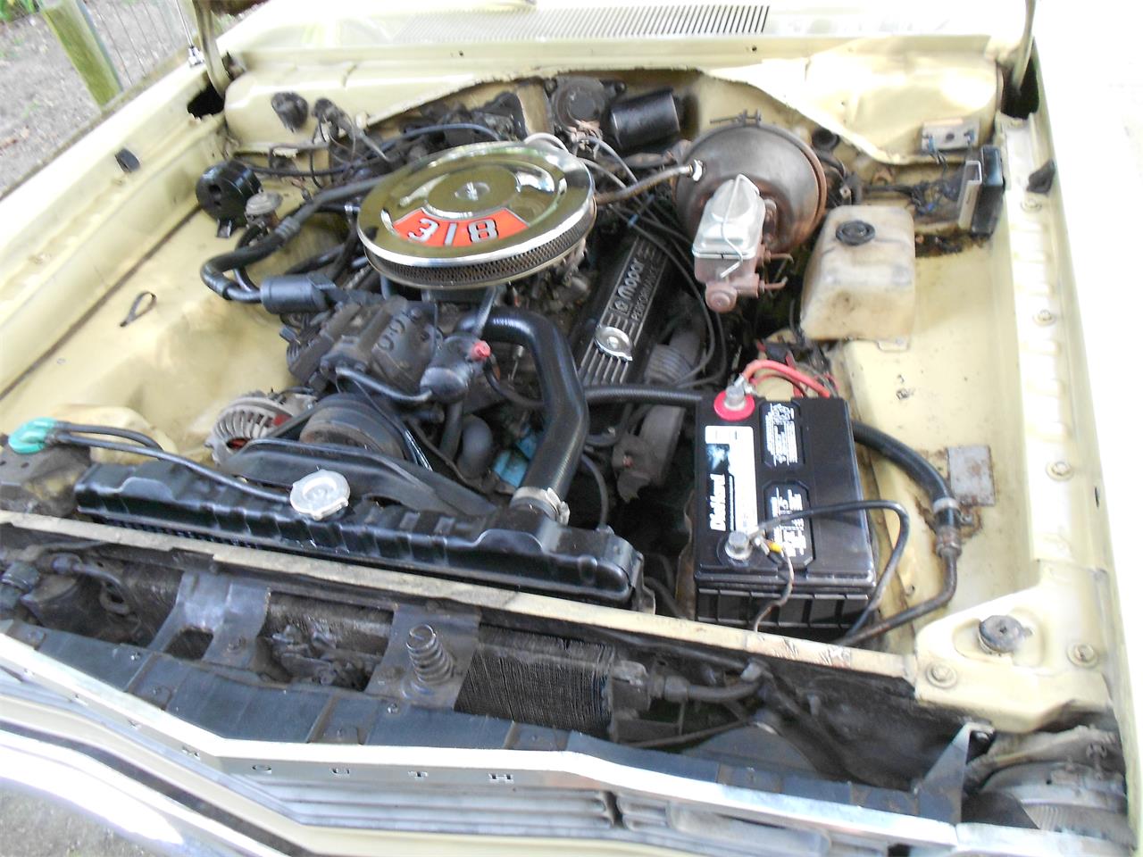 Plymouth-Scamp-1973-Harvest-Gold-White-13