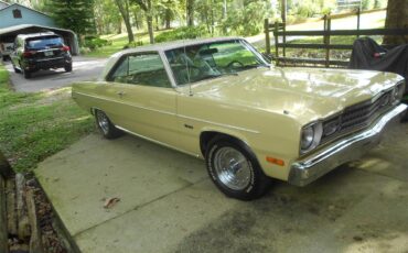 Plymouth-Scamp-1973-Harvest-Gold-White-2