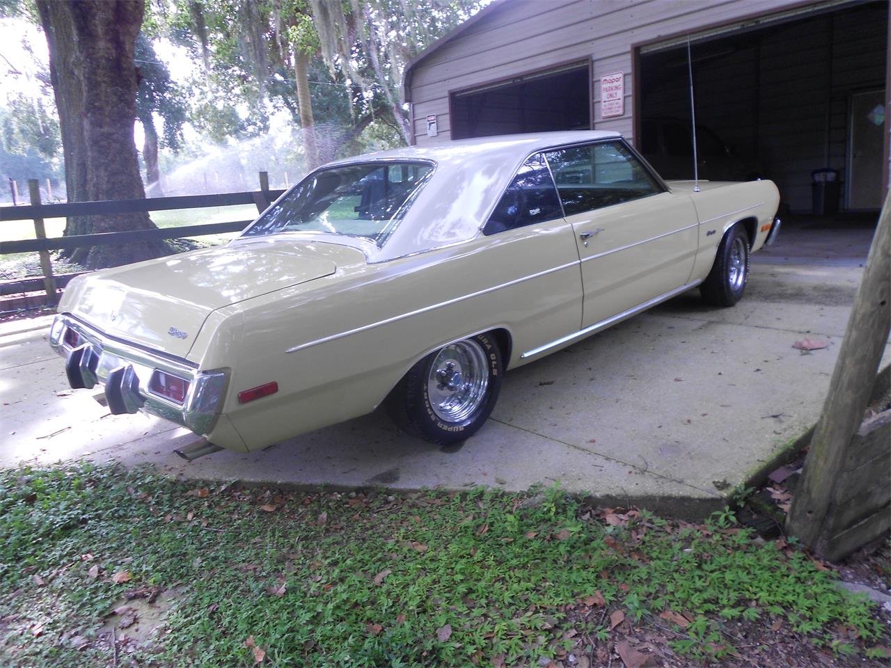 Plymouth-Scamp-1973-Harvest-Gold-White-4