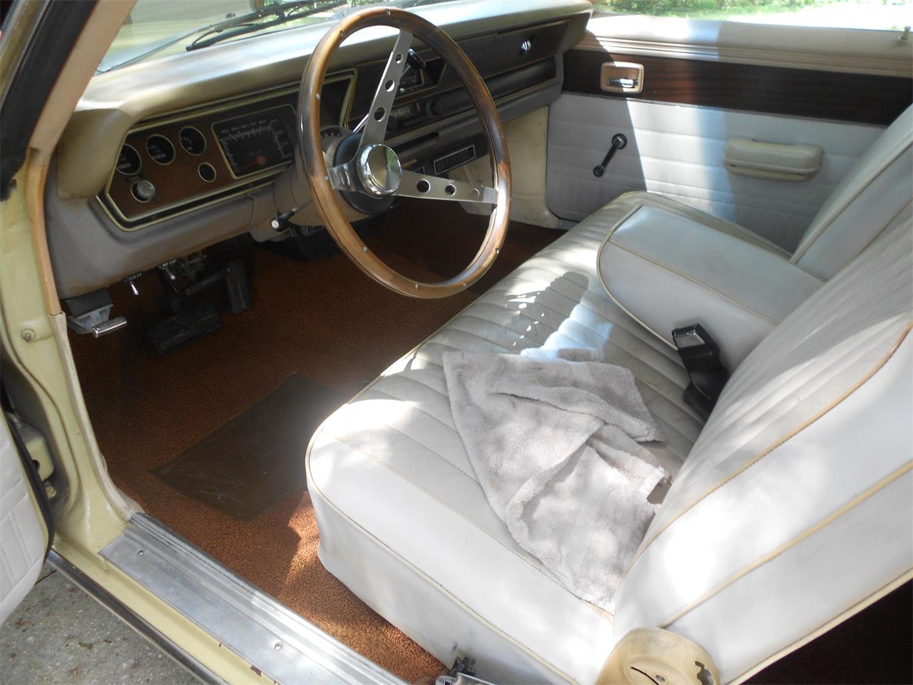 Plymouth-Scamp-1973-Harvest-Gold-White-8