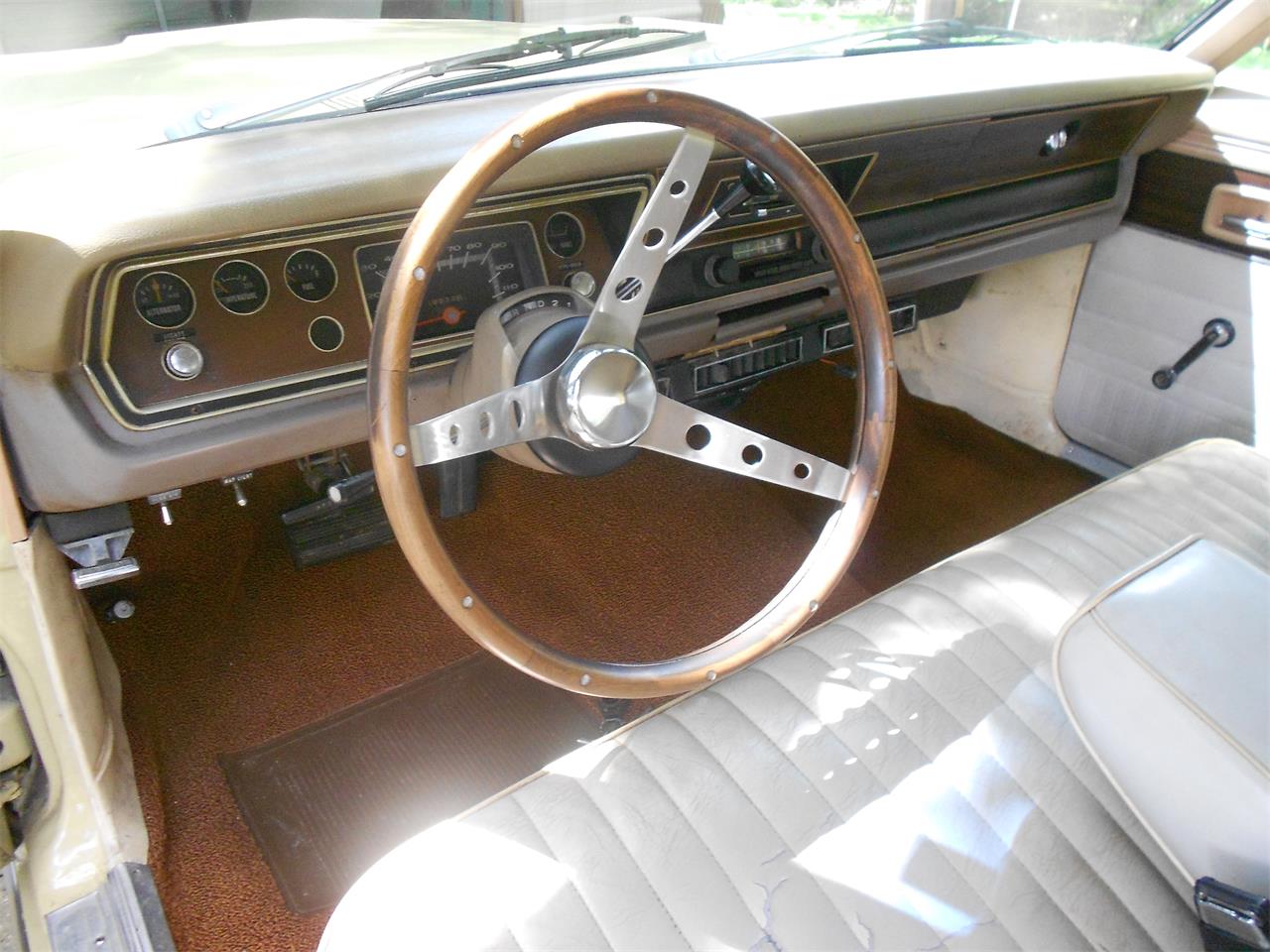 Plymouth-Scamp-1973-Harvest-Gold-White-9