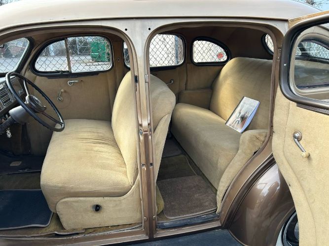 Plymouth-Sedan-1939-Custom-3