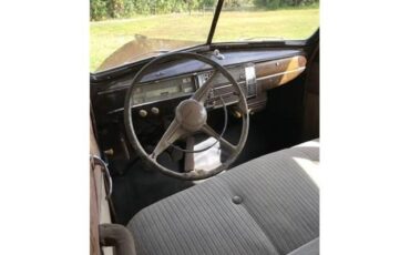 Plymouth-Sedan-1941-Marine-Gold-Tan-5
