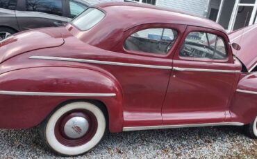 Plymouth-Special-deluxe-1942-Red-Gray-15