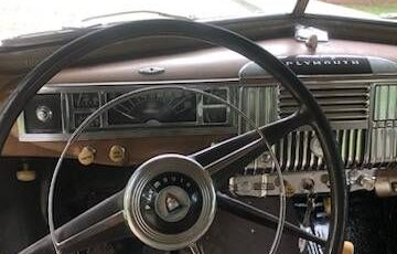 Plymouth-Special-deluxe-1946-Green-1