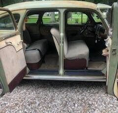 Plymouth-Special-deluxe-1946-Green-4