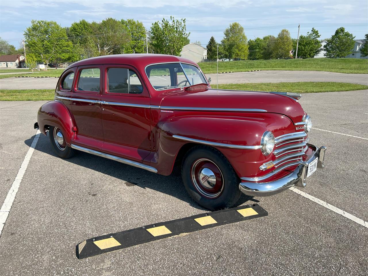 Plymouth-Special-deluxe-1946-Maroon-Gray-2