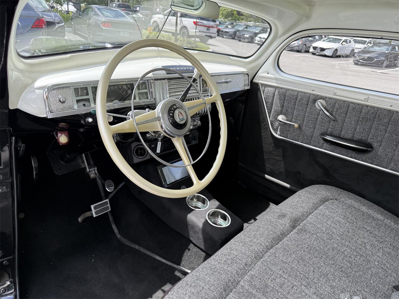 Plymouth-Special-deluxe-1947-Tuxedo-Black-Charcoal-13