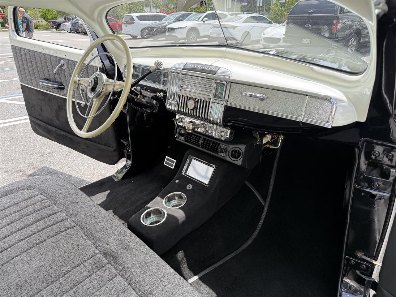 Plymouth-Special-deluxe-1947-Tuxedo-Black-Charcoal-18