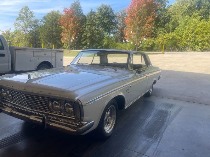 Plymouth-Sport-fury-1963-White-Black-3