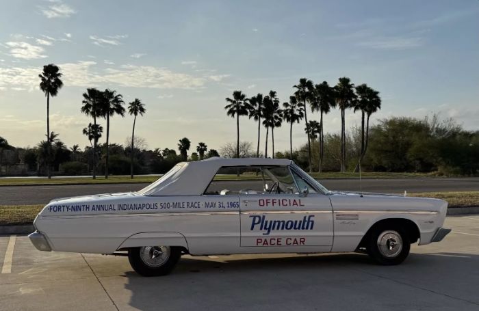 Plymouth-Sport-fury-1965-7
