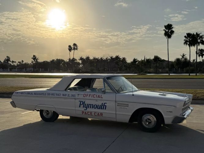 Plymouth-Sport-fury-1965