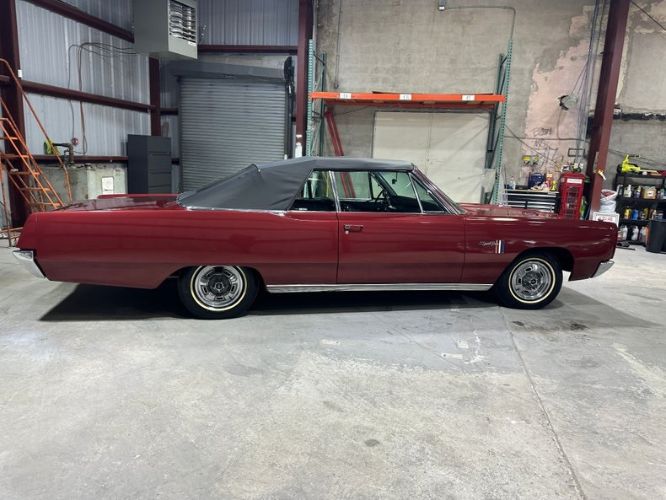 Plymouth-Sport-fury-1967-Maroon-11