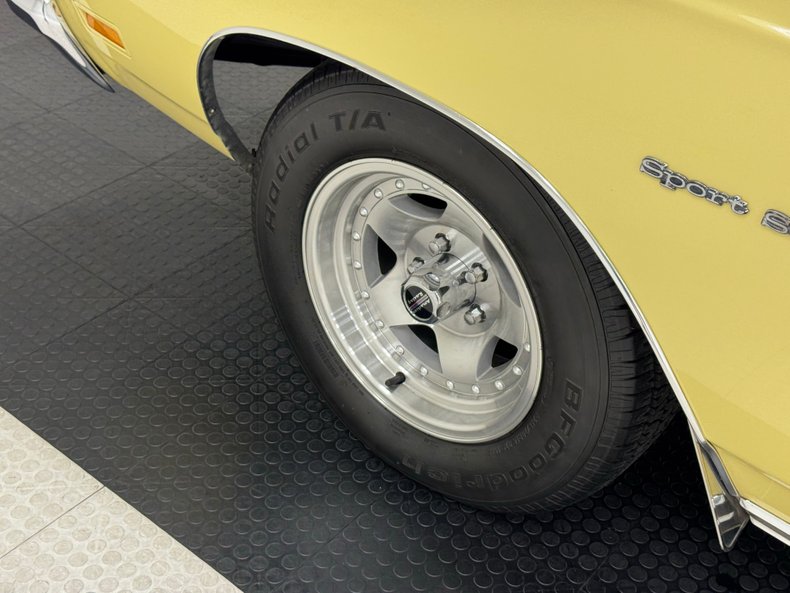 Plymouth-Sport-satellite-1969-Pale-Yellow-Black-12