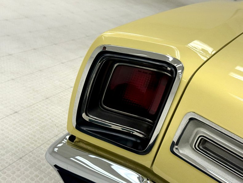 Plymouth-Sport-satellite-1969-Pale-Yellow-Black-19