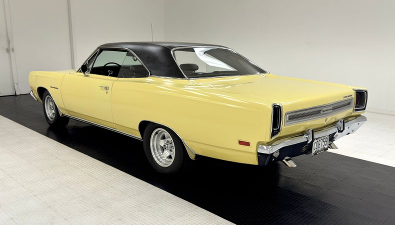 Plymouth-Sport-satellite-1969-Pale-Yellow-Black-2
