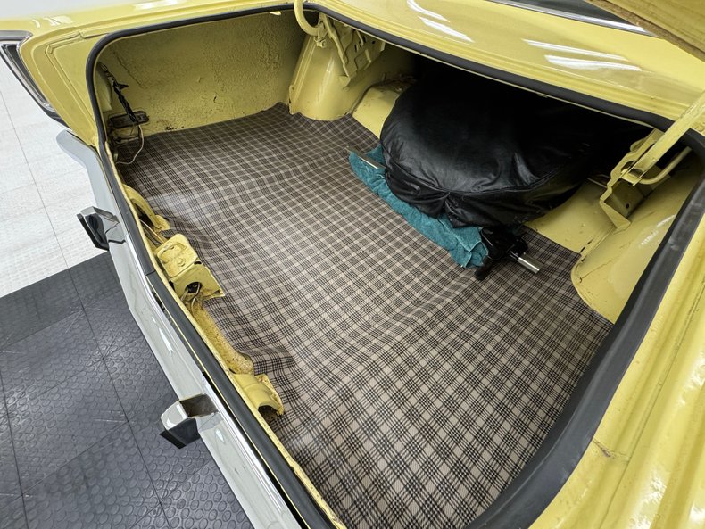 Plymouth-Sport-satellite-1969-Pale-Yellow-Black-25