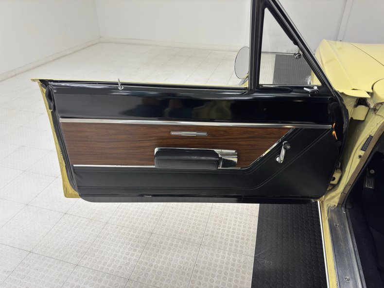 Plymouth-Sport-satellite-1969-Pale-Yellow-Black-26