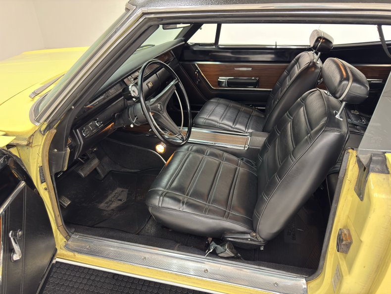 Plymouth-Sport-satellite-1969-Pale-Yellow-Black-29