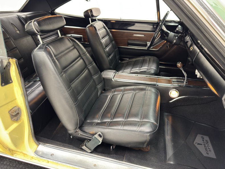 Plymouth-Sport-satellite-1969-Pale-Yellow-Black-31