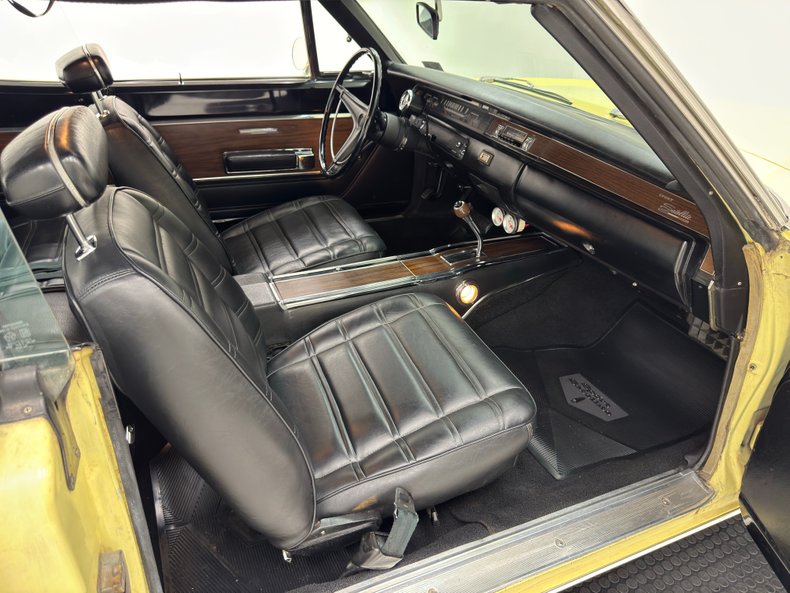 Plymouth-Sport-satellite-1969-Pale-Yellow-Black-32