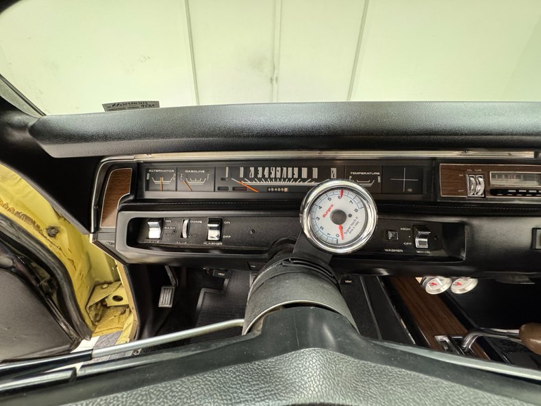 Plymouth-Sport-satellite-1969-Pale-Yellow-Black-35