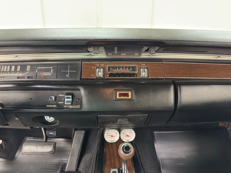 Plymouth-Sport-satellite-1969-Pale-Yellow-Black-37