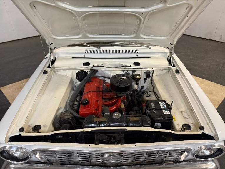 Plymouth-Valiant-1963-White-Red-15