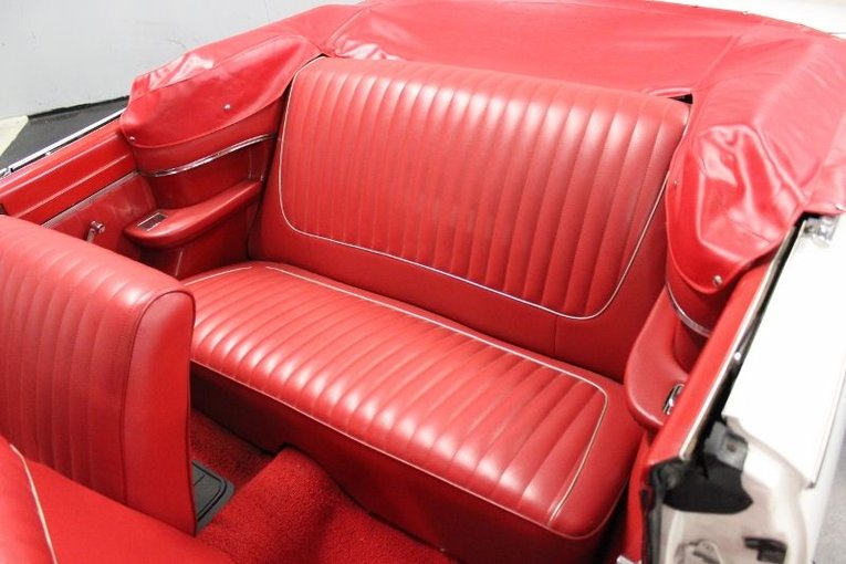 Plymouth-Valiant-1963-White-Red-31