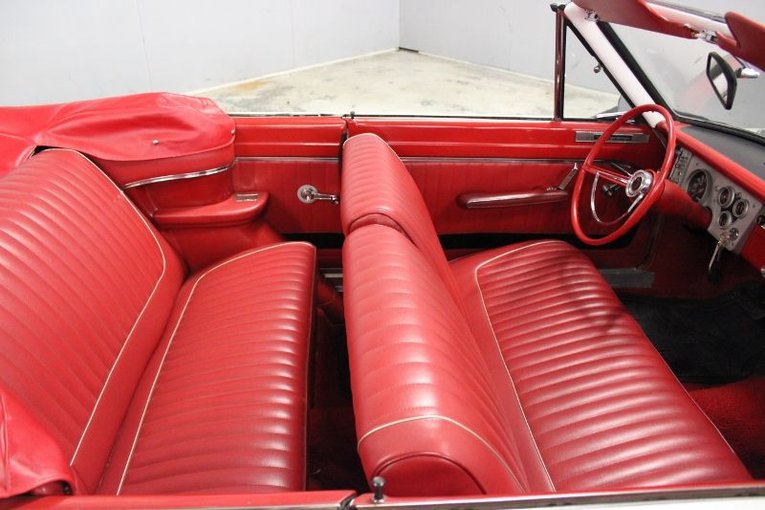 Plymouth-Valiant-1963-White-Red-32