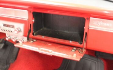 Plymouth-Valiant-1963-White-Red-34
