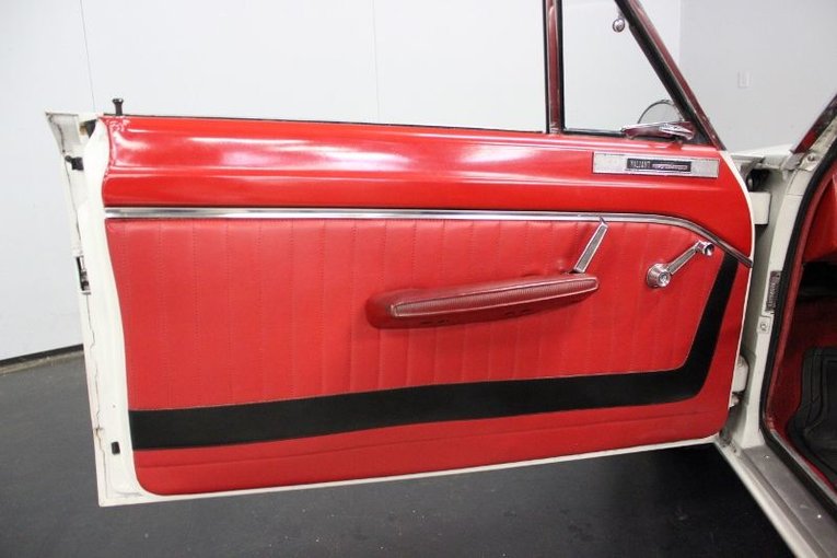 Plymouth-Valiant-1963-White-Red-37