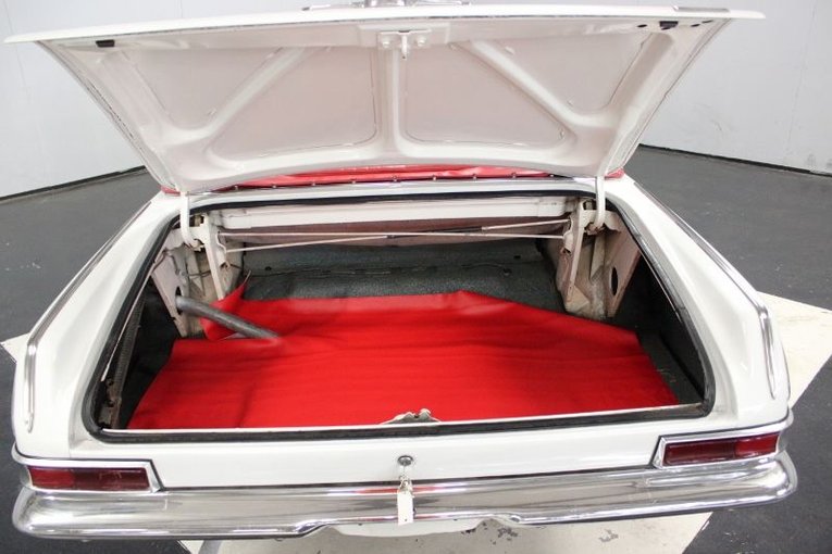 Plymouth-Valiant-1963-White-Red-38
