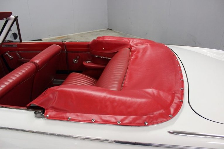 Plymouth-Valiant-1963-White-Red-4