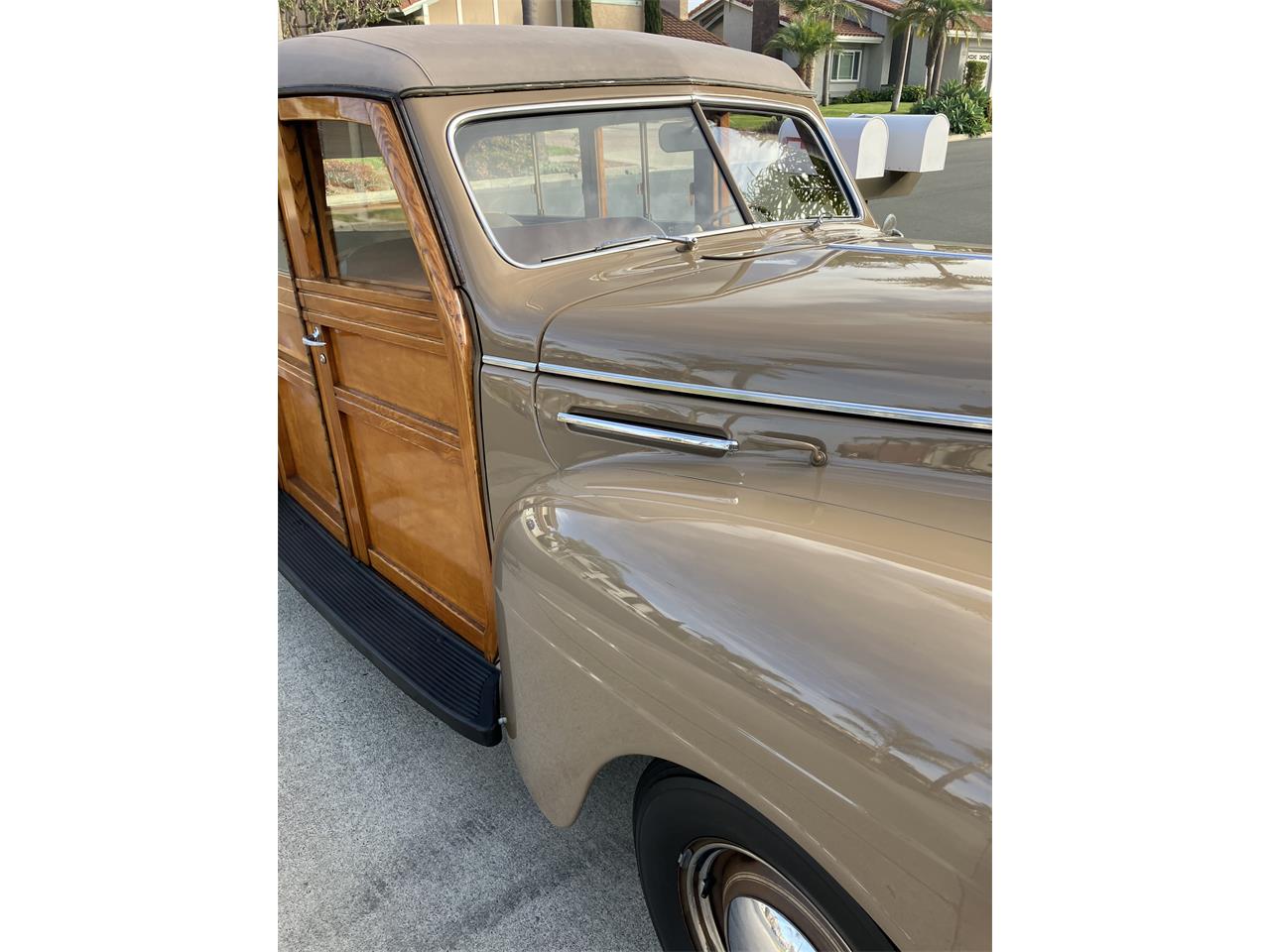 Plymouth-Woody-wagon-1940-Cocoa-Brown-Saddle-15