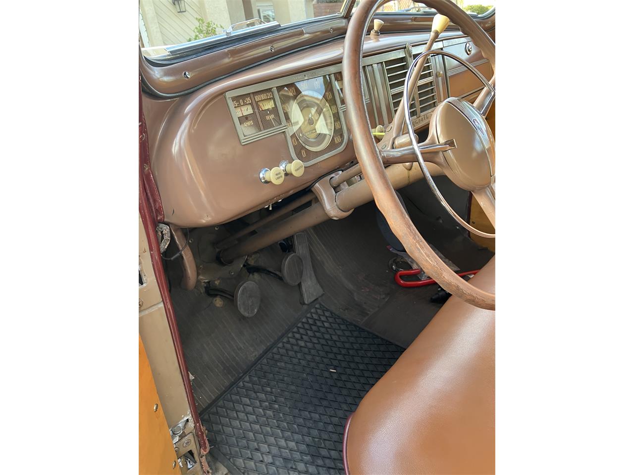 Plymouth-Woody-wagon-1940-Cocoa-Brown-Saddle-2