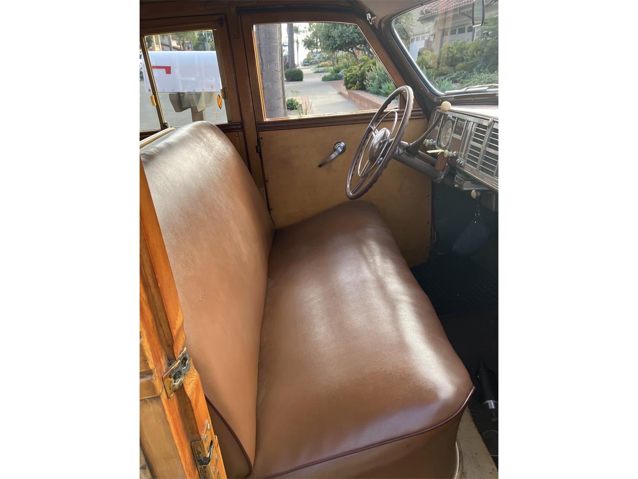 Plymouth-Woody-wagon-1940-Cocoa-Brown-Saddle-22