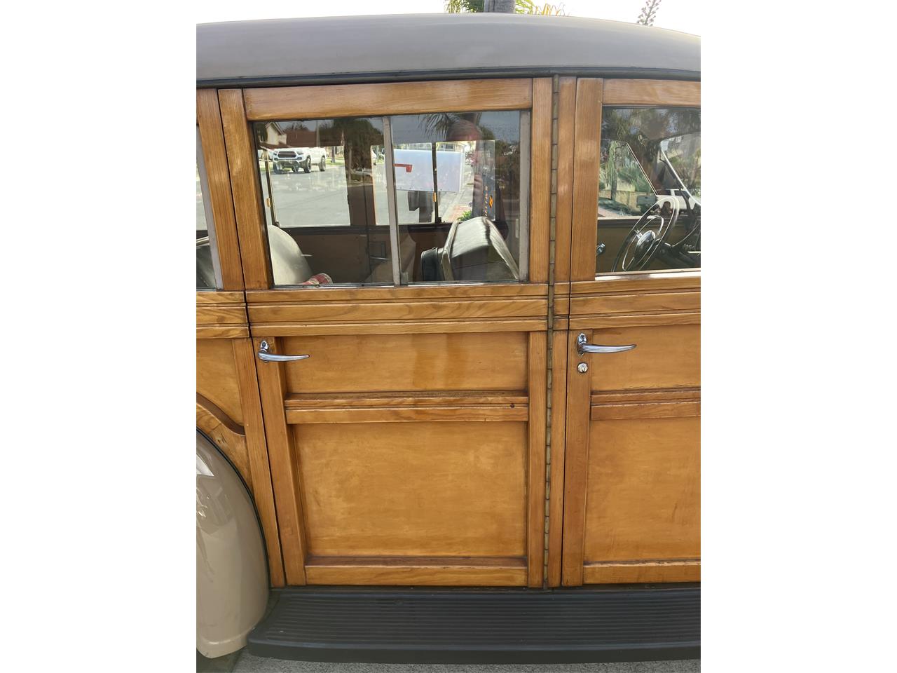 Plymouth-Woody-wagon-1940-Cocoa-Brown-Saddle-24