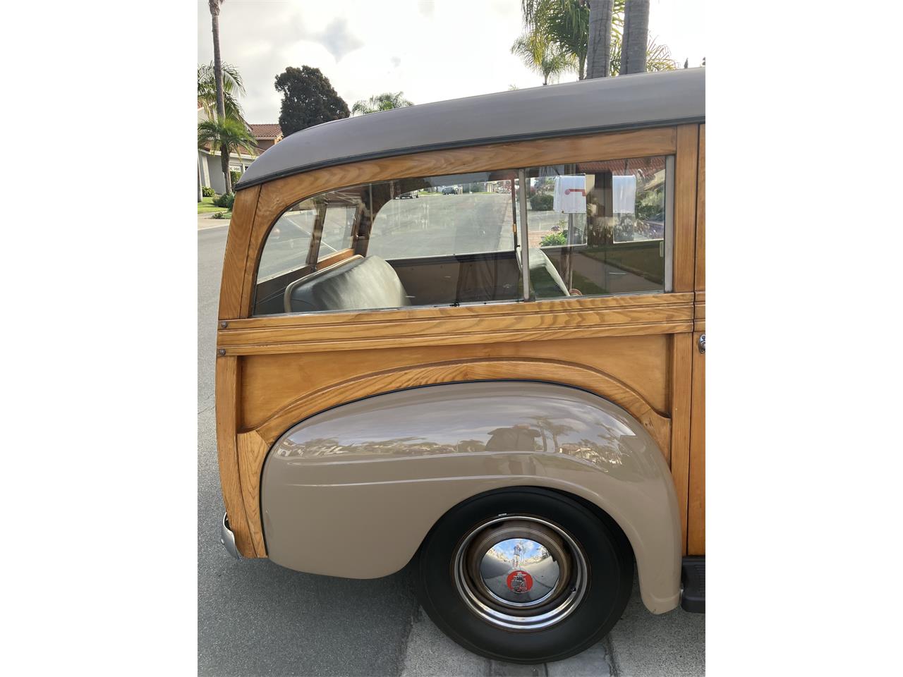 Plymouth-Woody-wagon-1940-Cocoa-Brown-Saddle-26
